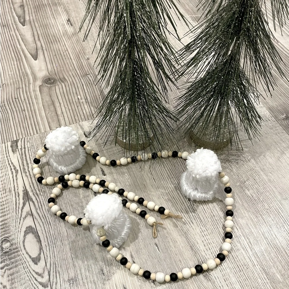 Black & White Winter Hat Garland